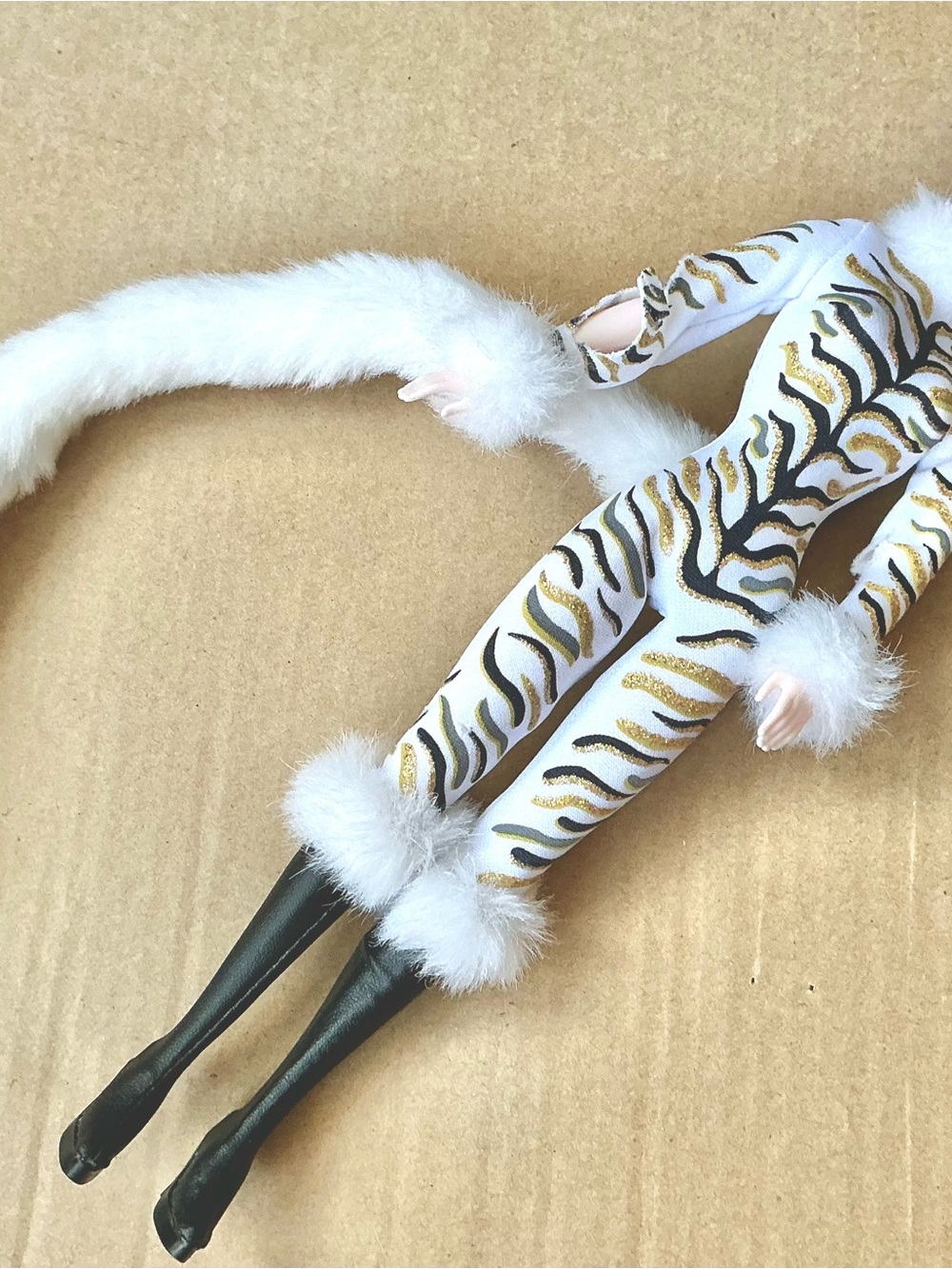 Barbie lounge kitties doll 2003 TLC READ kitty outfit pretty bob Mackie face